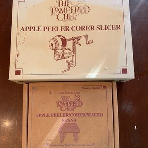Pampered Chef Apple Peeler Corer Slicer with Stand